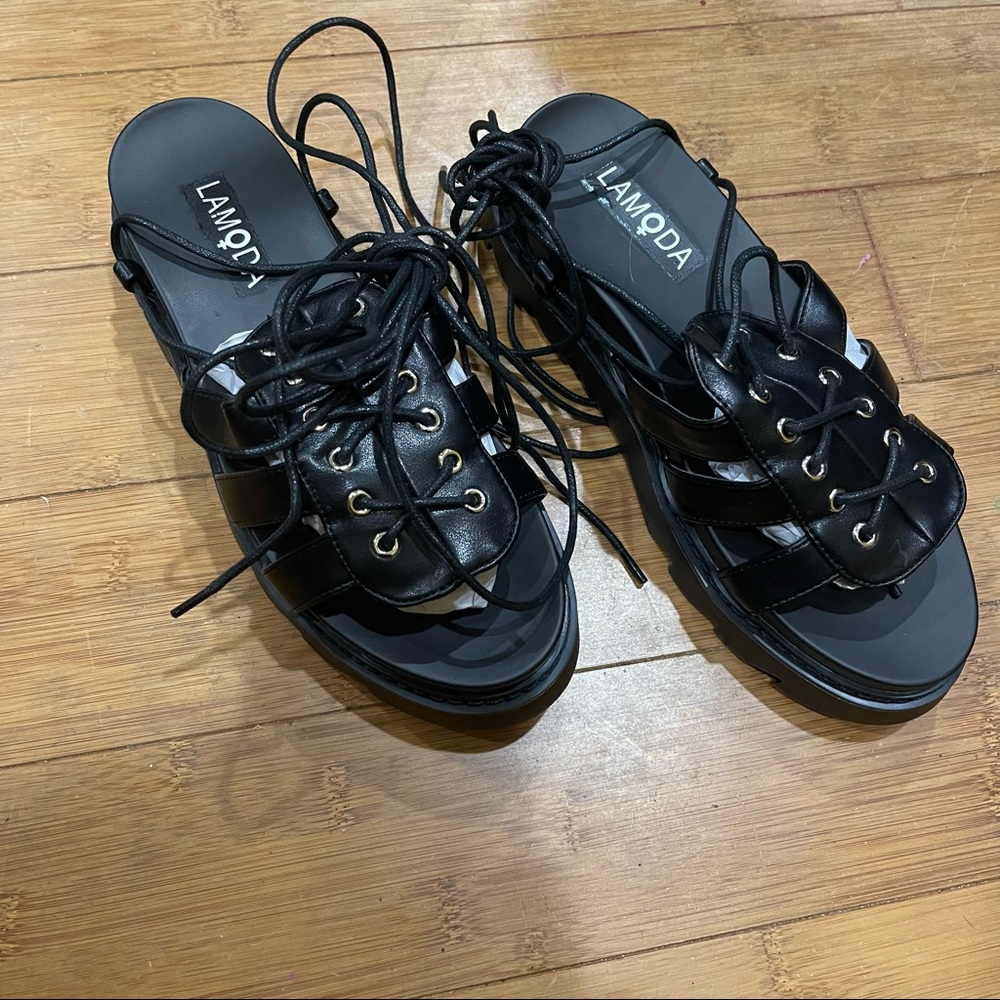 Lamoda
MIDNIGHT TIME'S UP GLADIATOR SANDALS